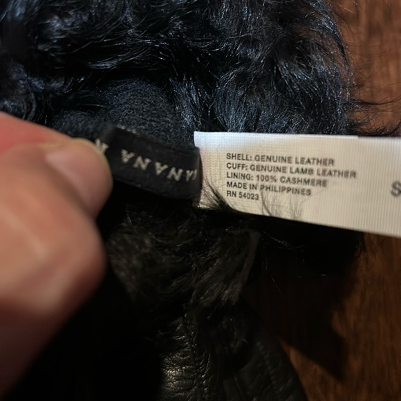 Banana republic lamb shearling trimmed leather gloves - Picture 5 of 5